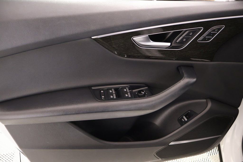 Used 2021 Audi Q8 Prestige w/ Prestige Package image 16