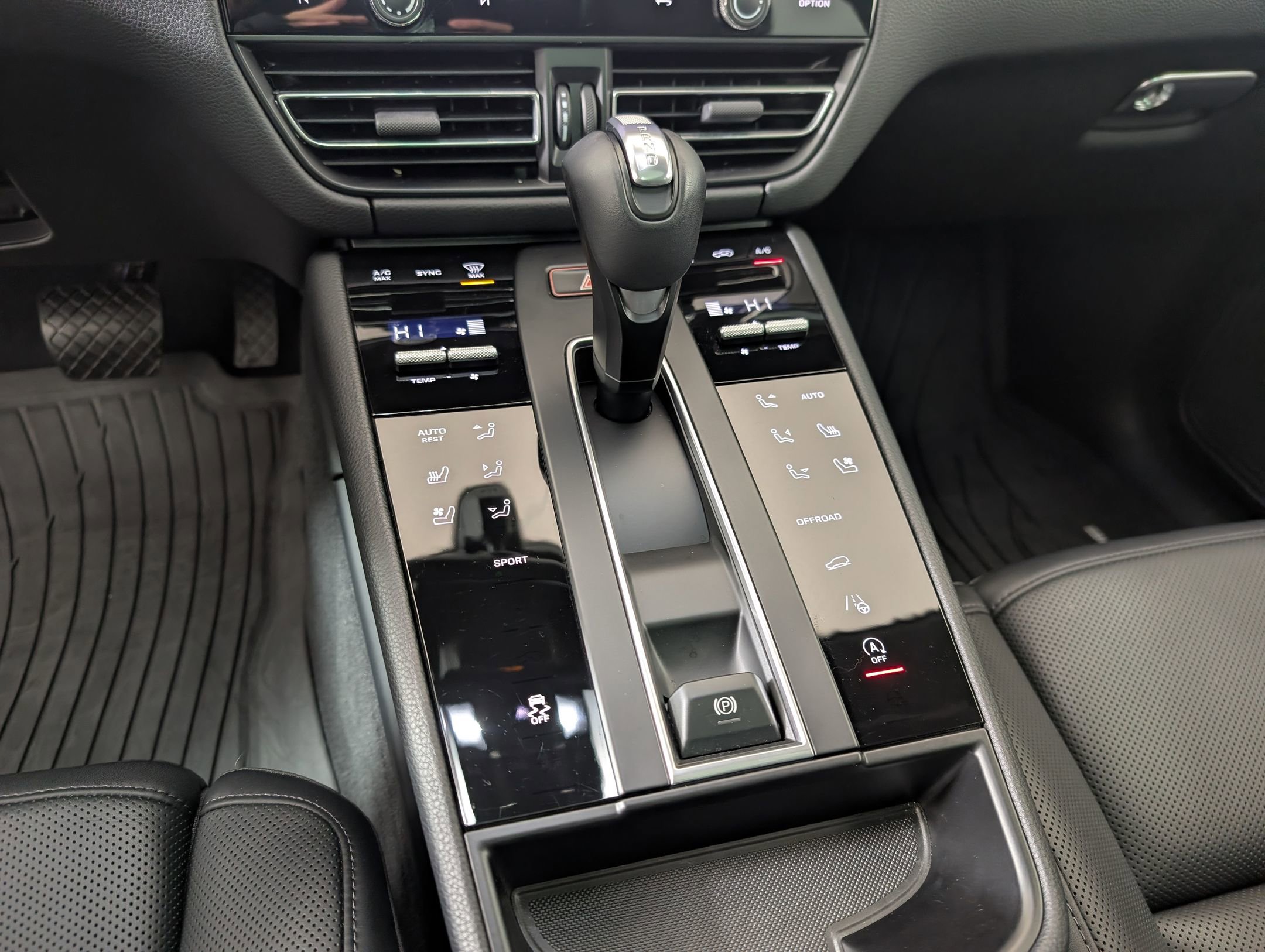 Used 2025 Porsche Macan image 25