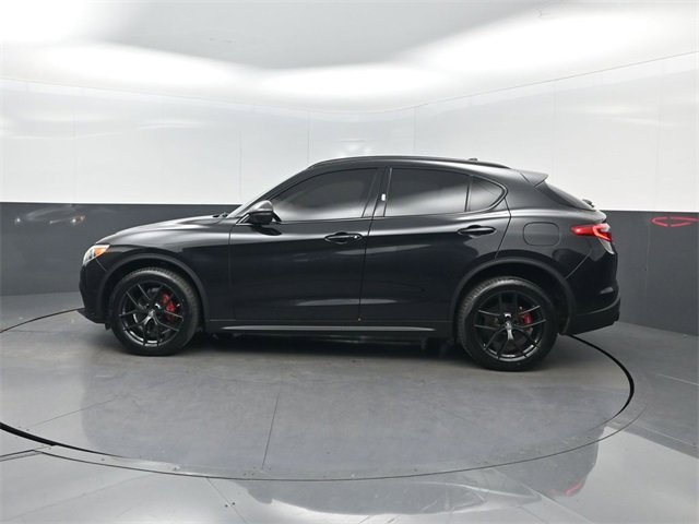Used 2019 Alfa Romeo Stelvio Sprint w/ Nero Edizione image 2