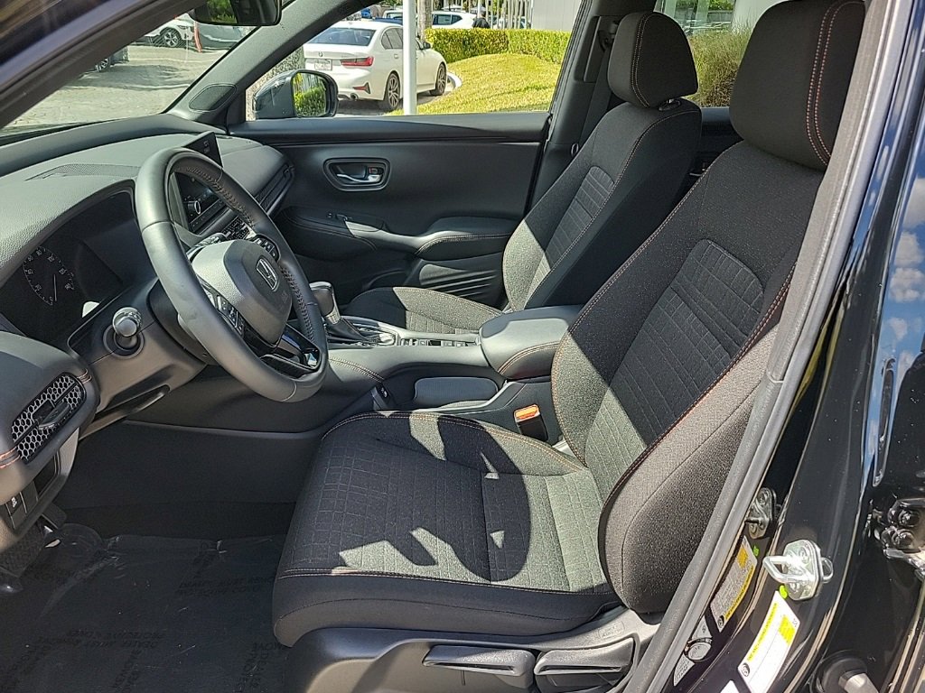 Used 2023 Honda HR-V Sport image 12