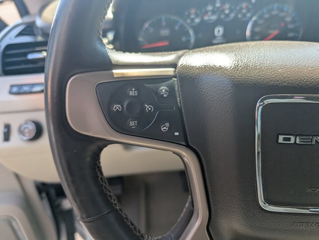 Used 2017 GMC Yukon Denali AWD/4WD image 18