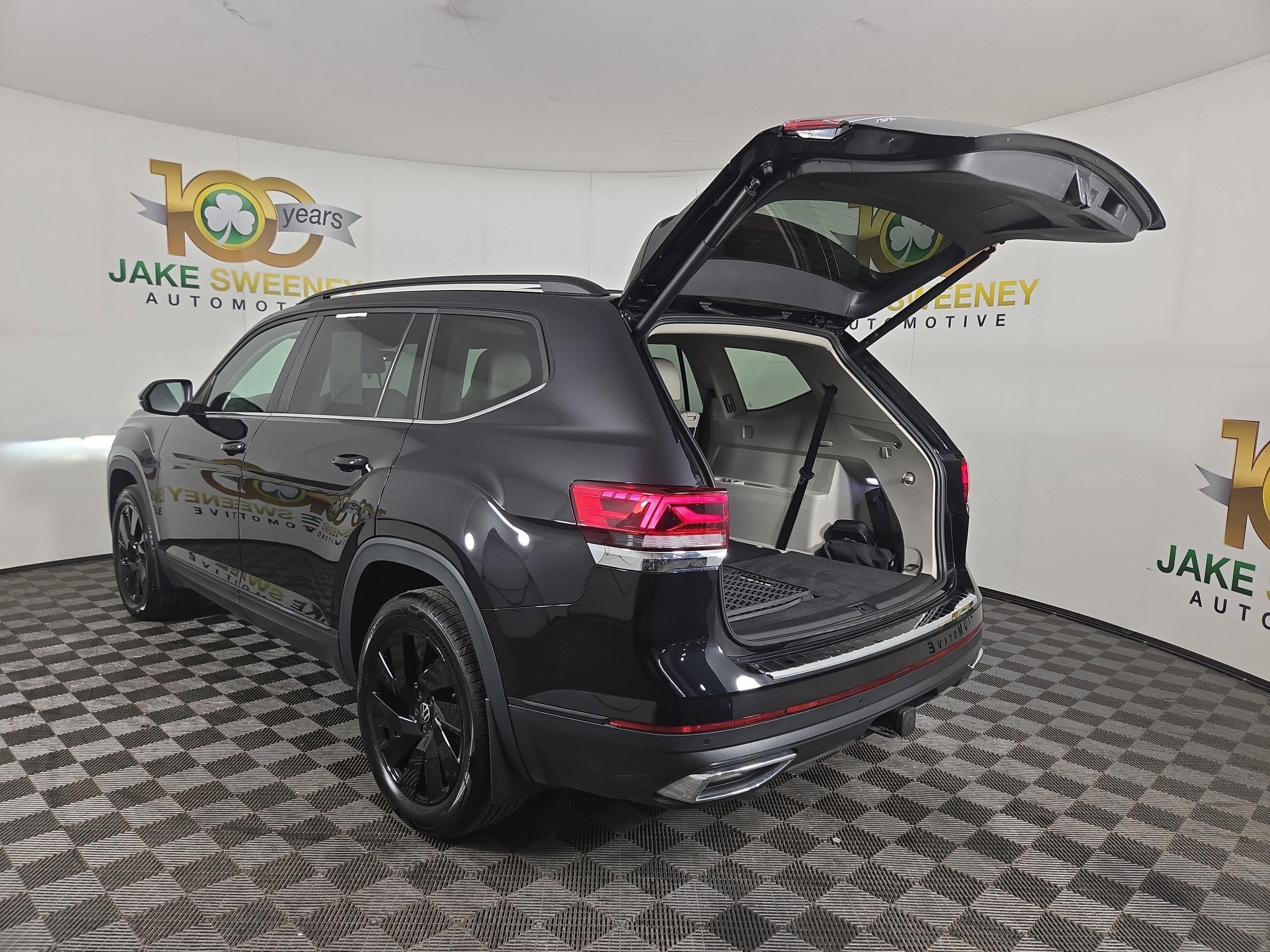 Used 2025 Volkswagen Atlas SE image 32