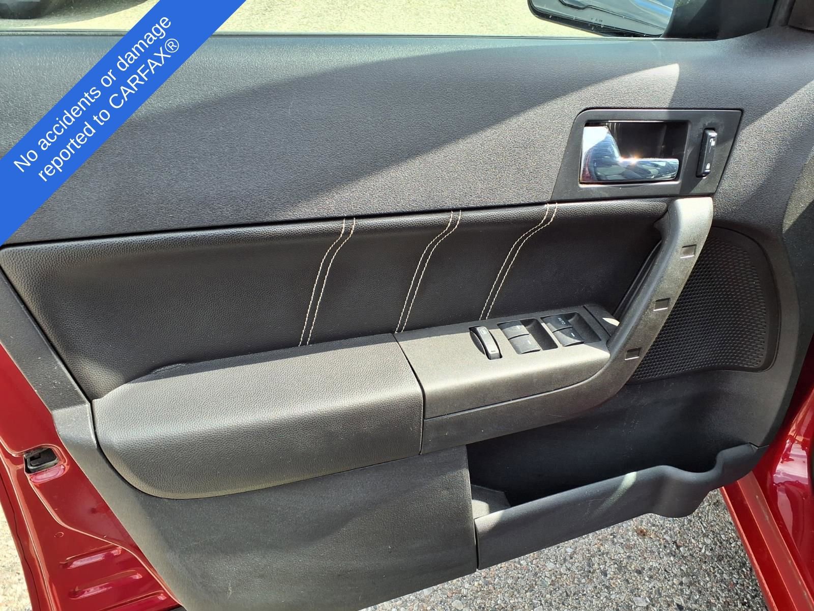 Used 2010 Ford Focus SES FWD image 13