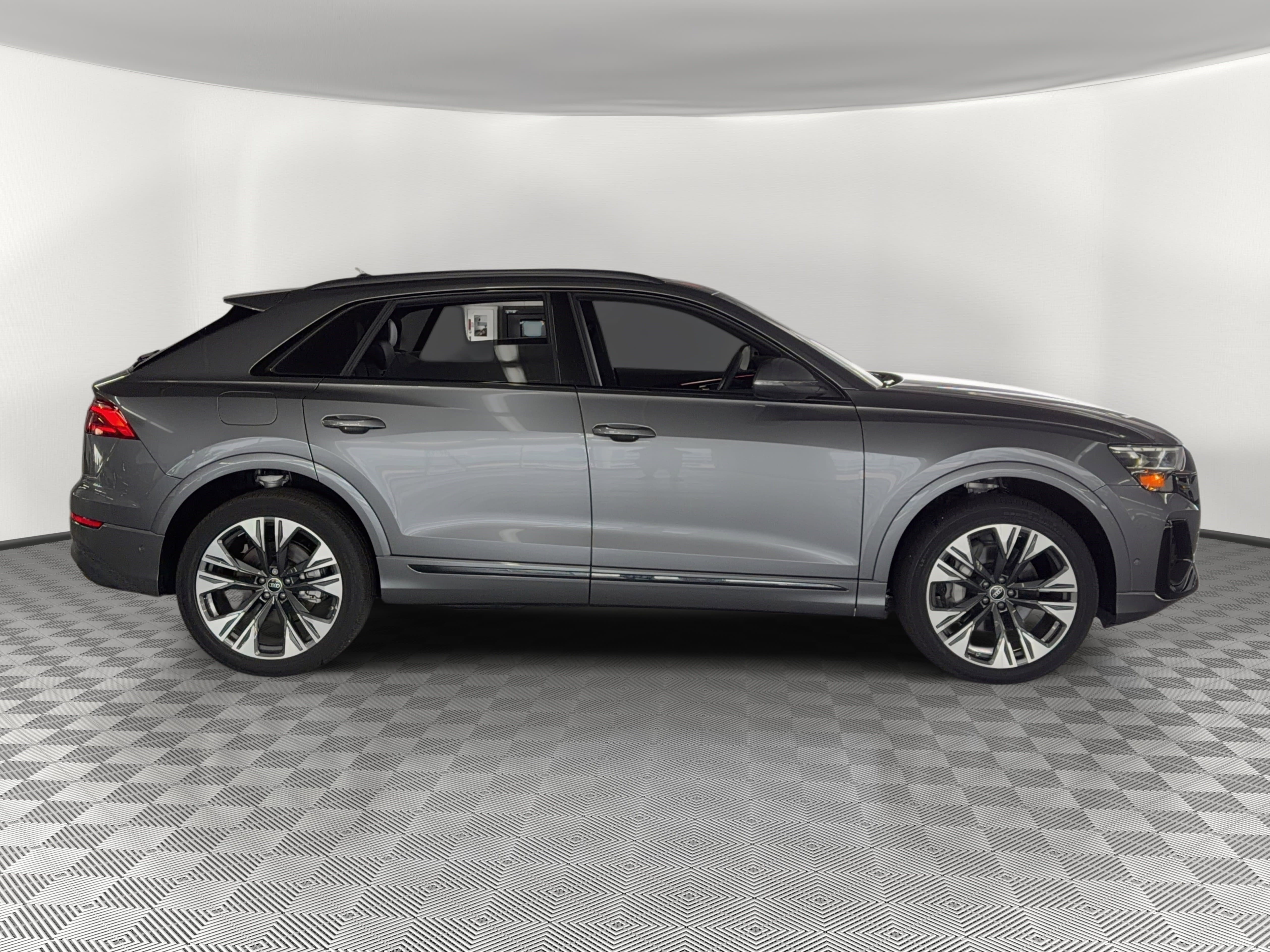 Used 2025 Audi Q8 Premium Plus w/ Premium Plus Package AWD/4WD image 8