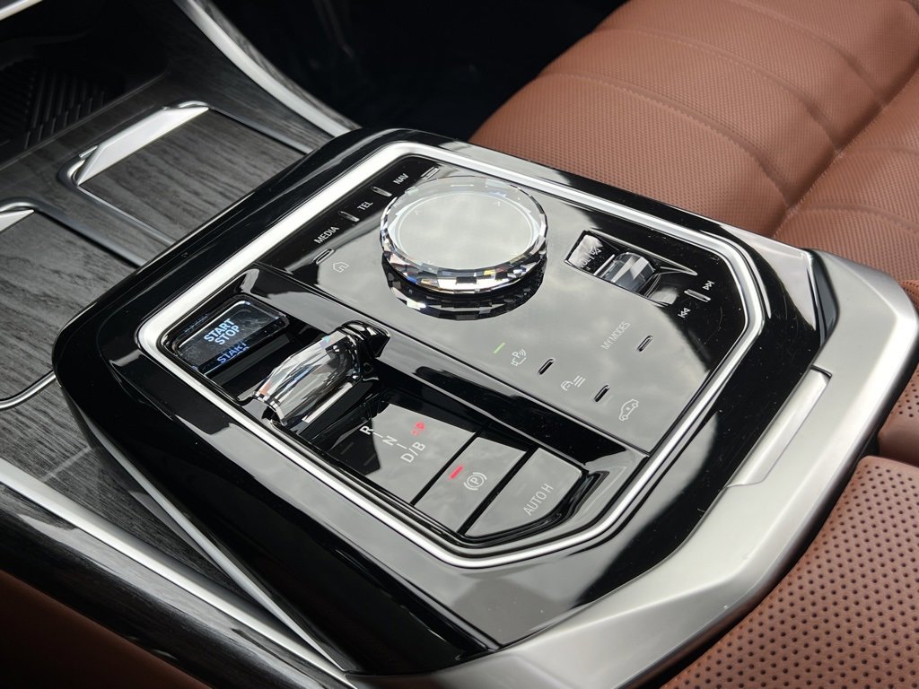 Used 2024 BMW i7 xDrive60 w/ Executive Package image 30