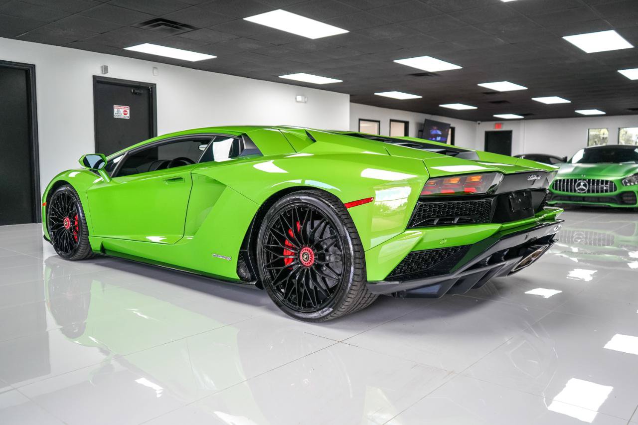 Used 2018 Lamborghini Aventador S AWD/4WD image 4