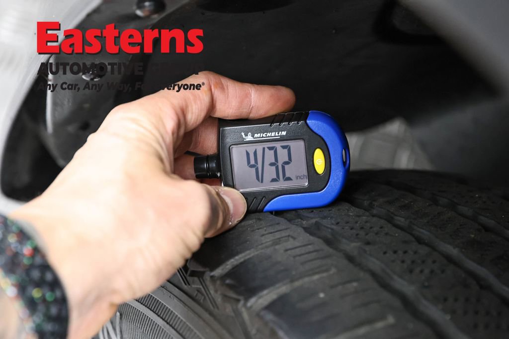 Used 2019 Toyota Highlander Limited w/ Carpet Mat Package (TMS) AWD/4WD image 33