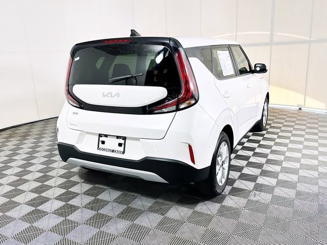 Used 2023 Kia Soul LX w/ LX Technology Package FWD image 3