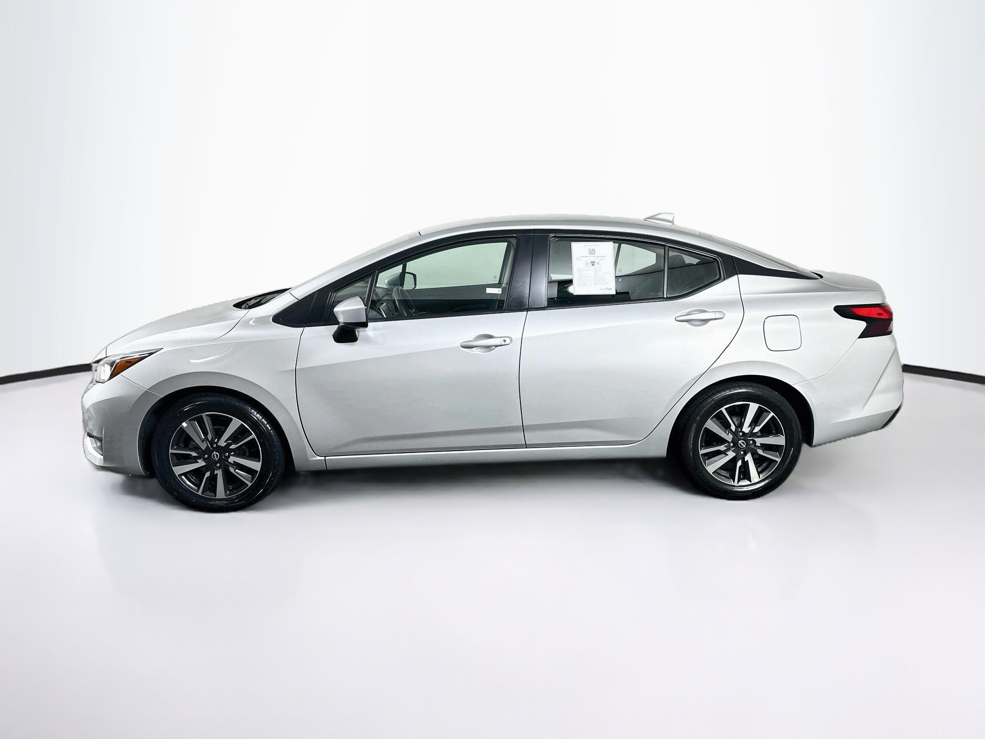 Used 2024 Nissan Versa SV FWD image 4