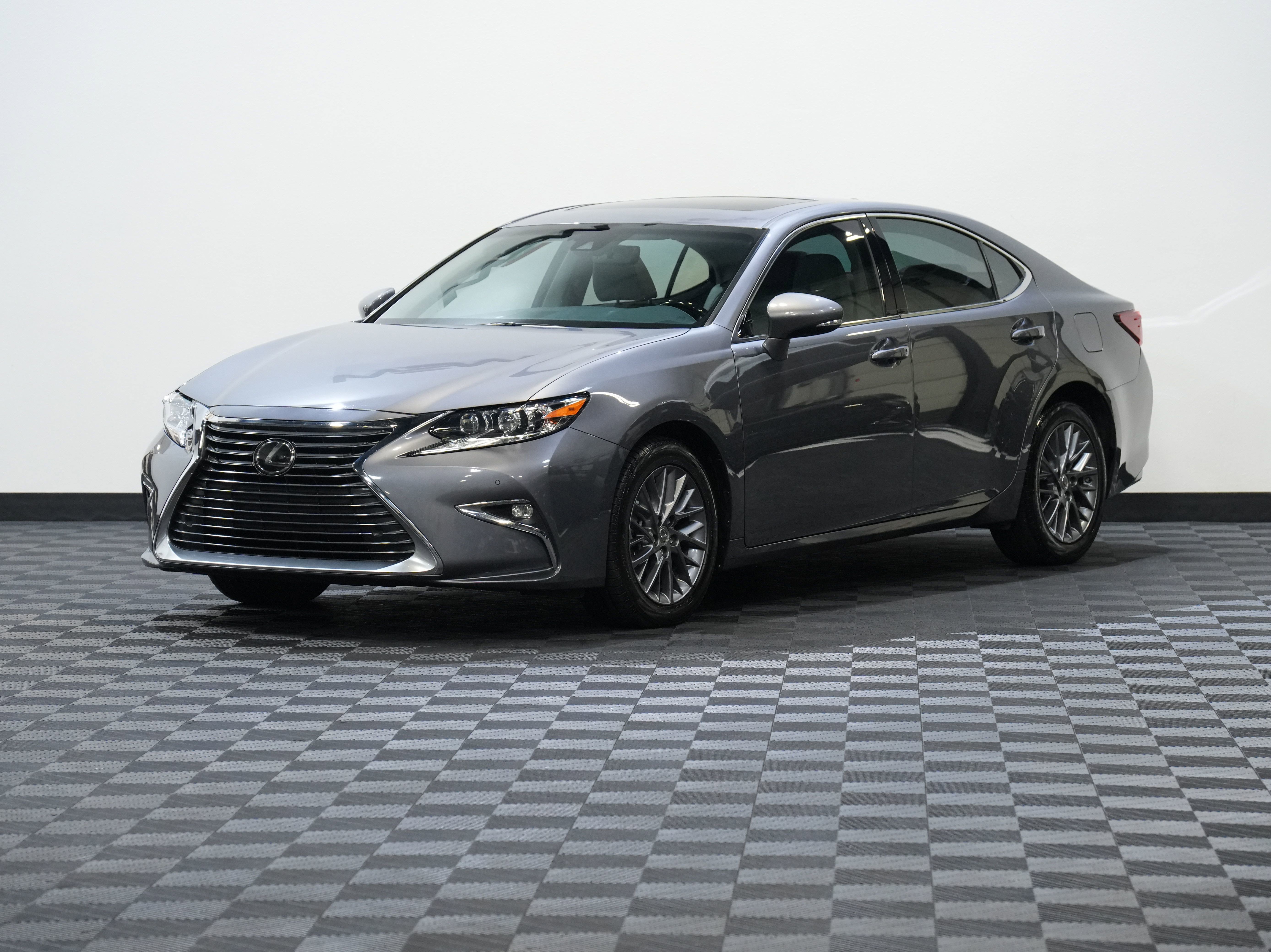 Used 2018 Lexus ES 350 w/ Navigation System Package FWD image 3