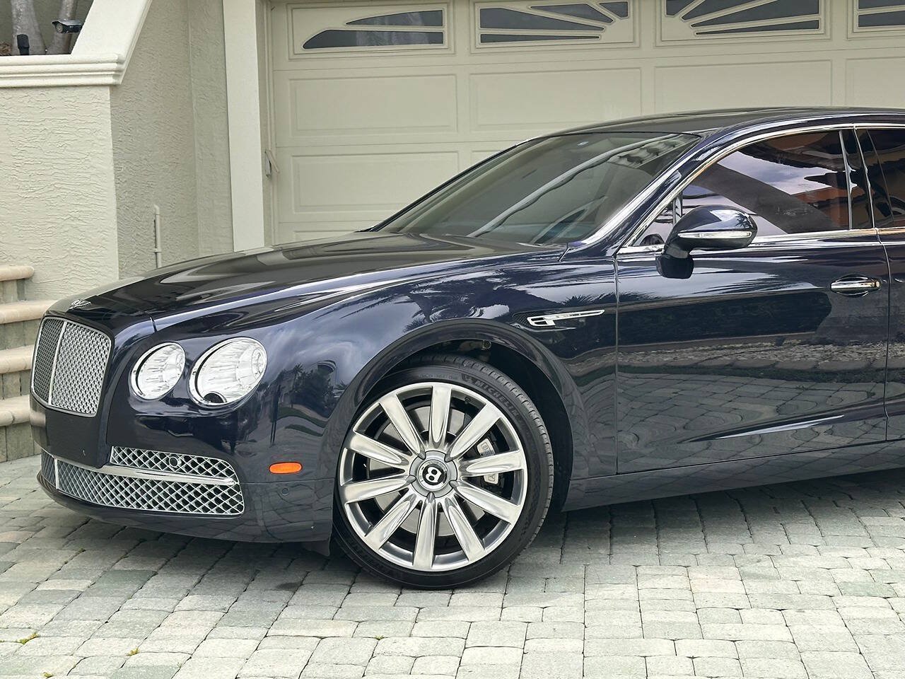 Used 2014 Bentley Flying Spur W12 AWD/4WD image 2