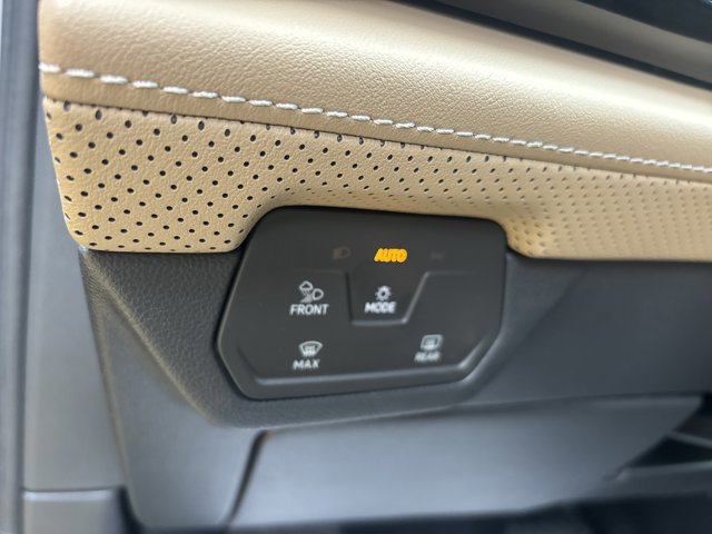 Used 2025 Volkswagen Atlas Cross Sport SE image 25