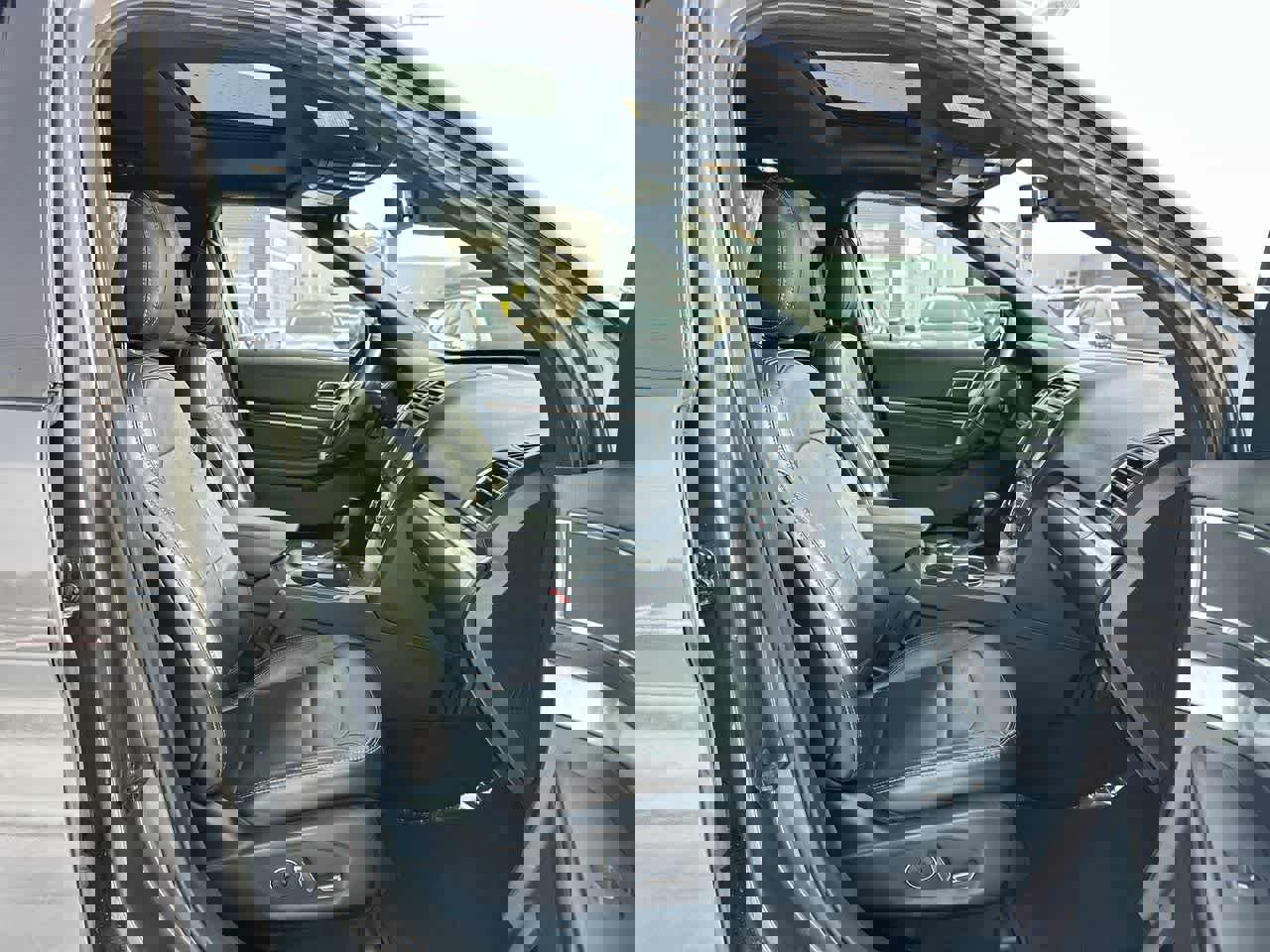 Used 2018 Ford Explorer Limited w/ Equipment Group 301A image 28