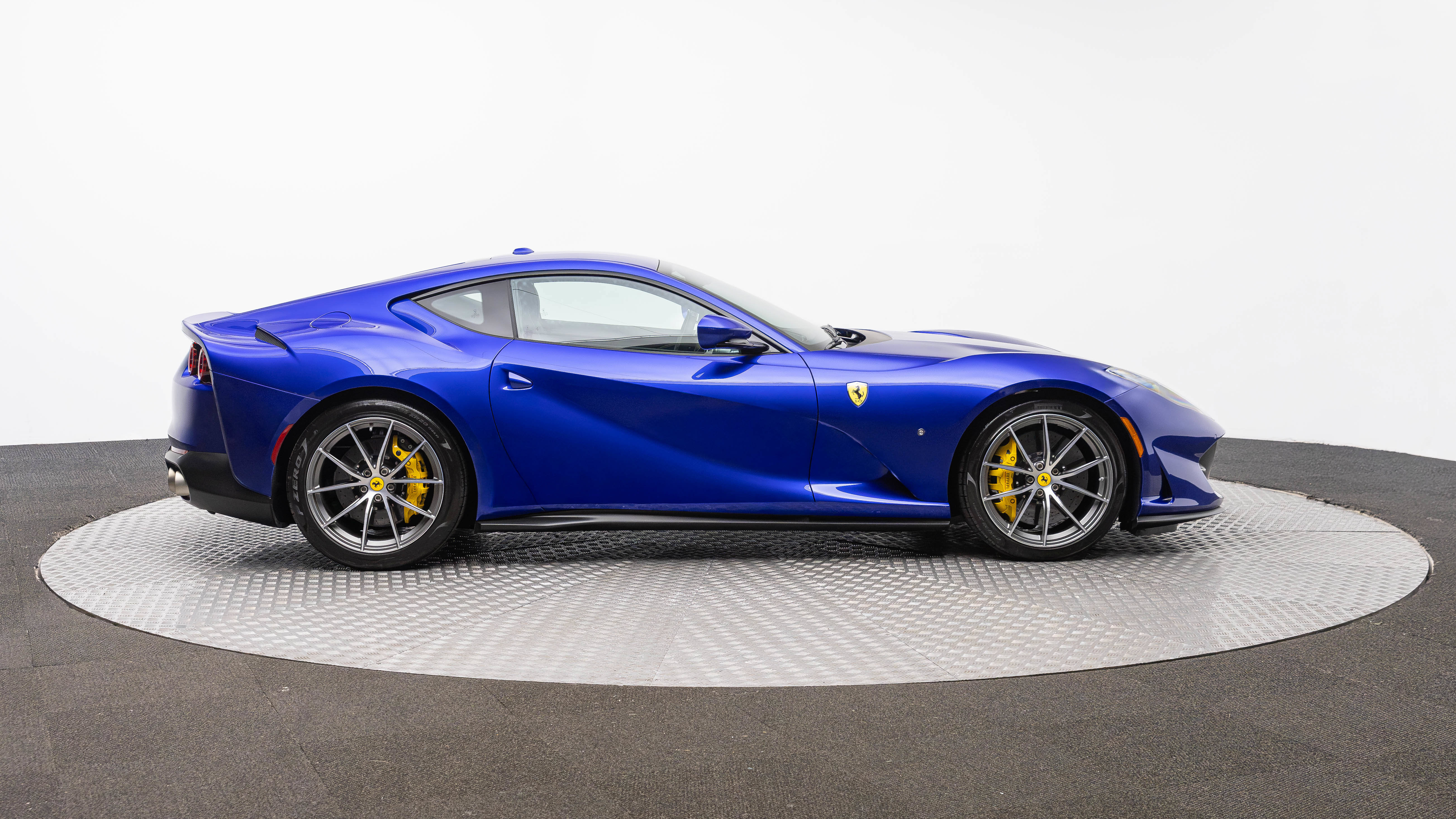 Used 2020 Ferrari 812 Superfast RWD image 9