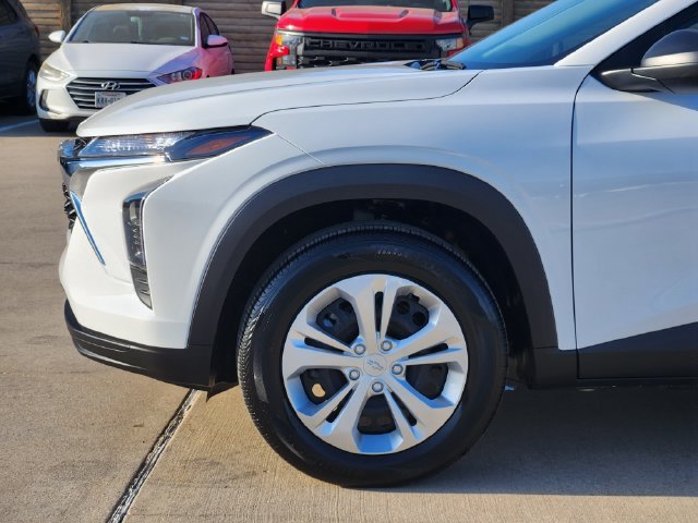 Used 2026 Chevrolet Trax LS FWD image 14