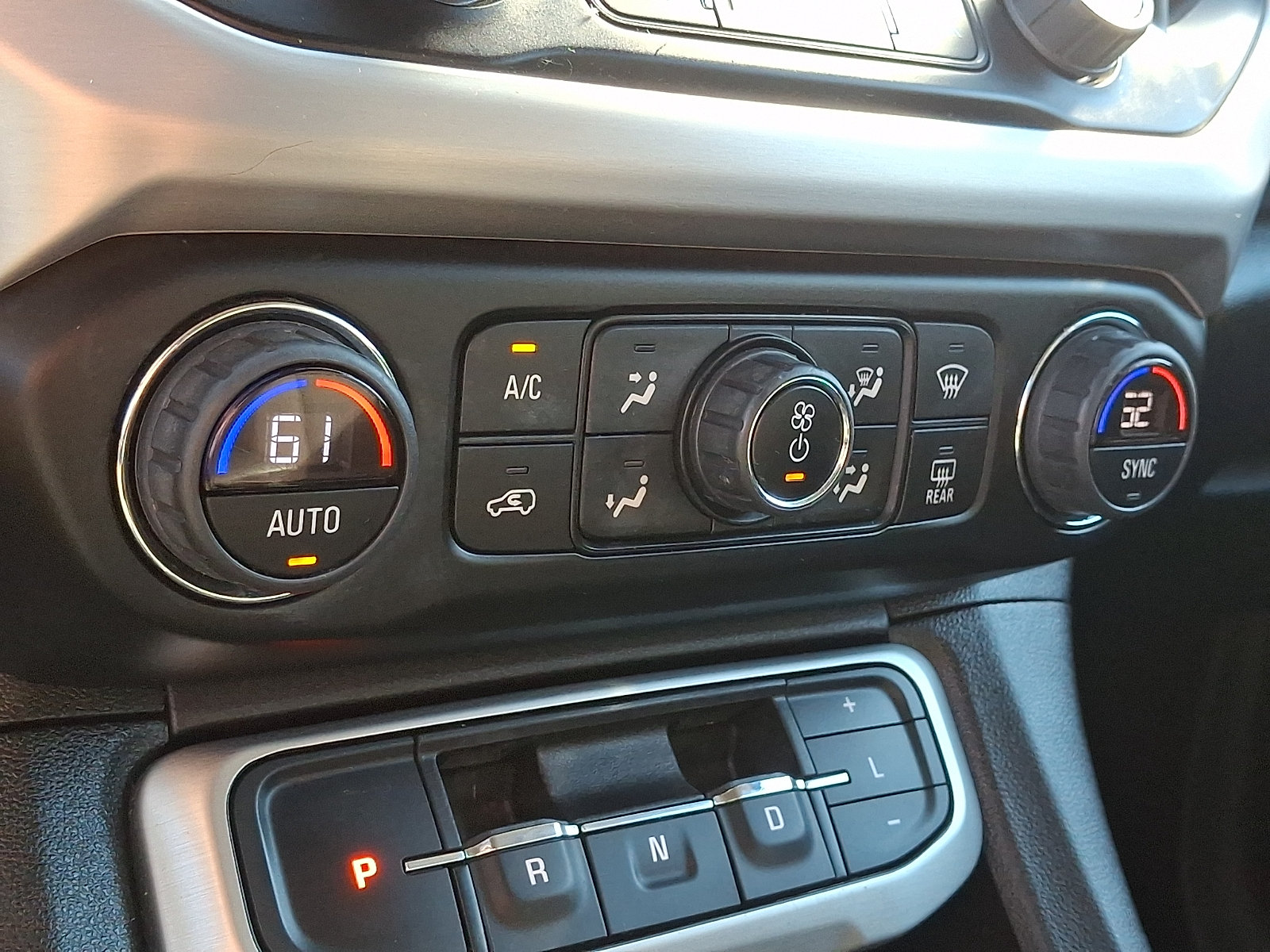 Used 2023 GMC Acadia SLE w/ Driver Convenience Package AWD/4WD image 18