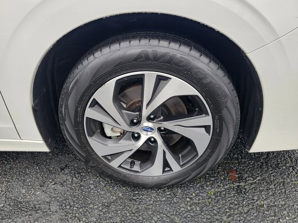 Certified 2025 Subaru Legacy Premium AWD/4WD image 9