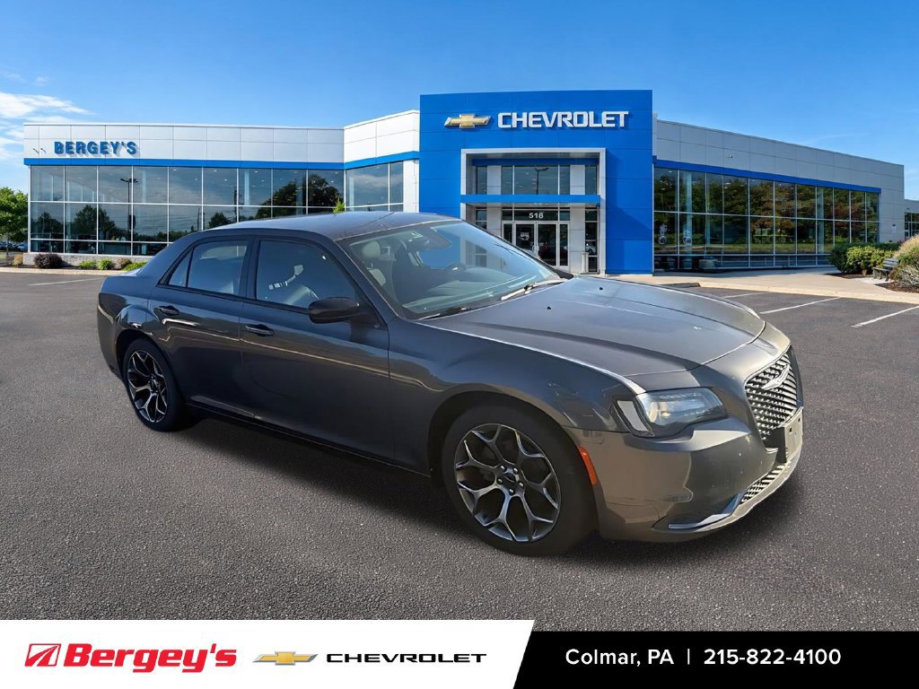 Used 2018 Chrysler 300 Touring w/ Sport Appearance Package RWD image 12