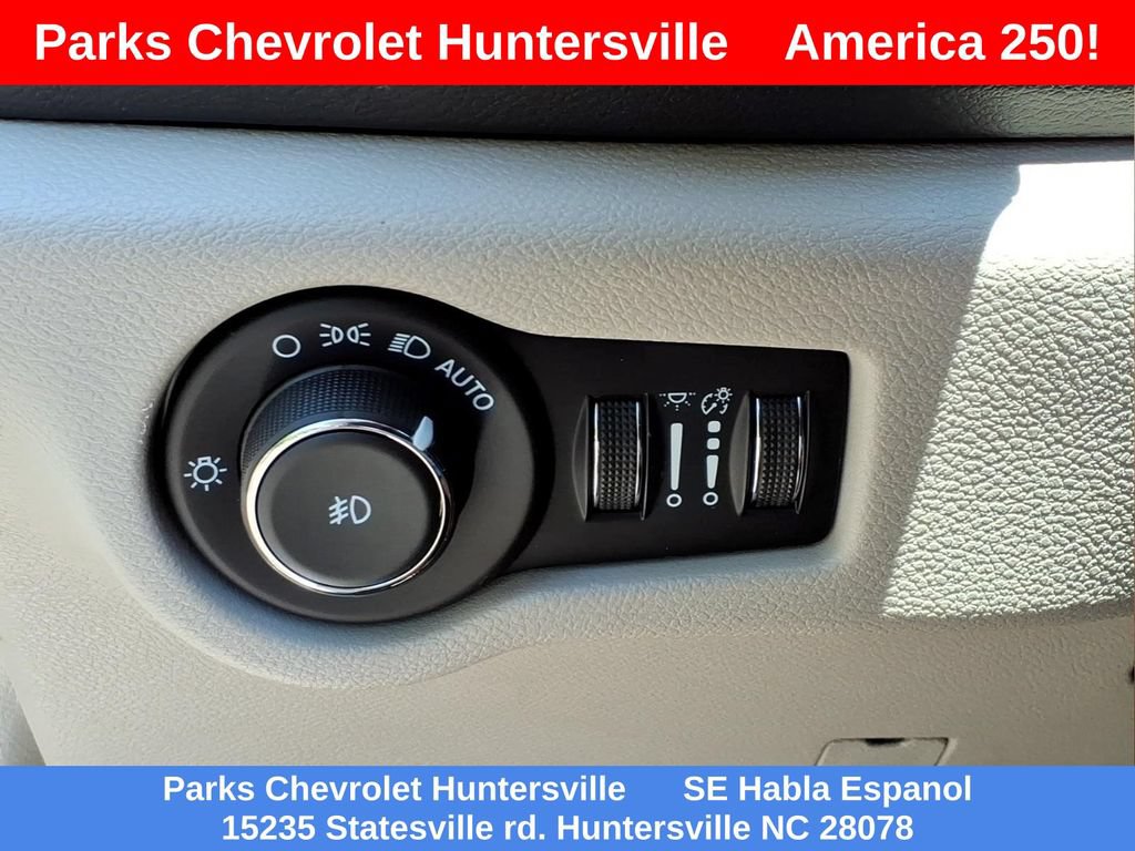 Used 2023 Chrysler Pacifica Touring-L FWD image 11