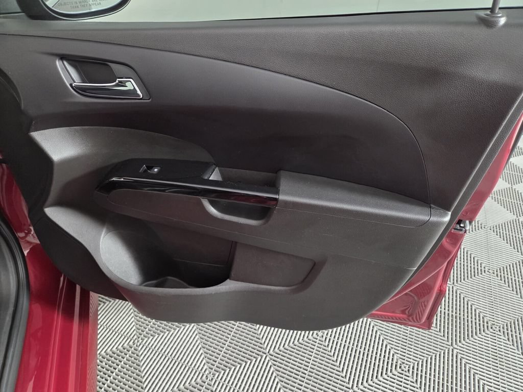 Used 2018 Chevrolet Sonic LT w/ Convenience Package FWD image 39