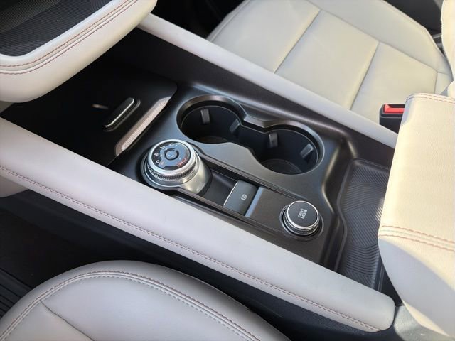 Used 2025 Ford Explorer Active w/ Active Comfort Package image 19