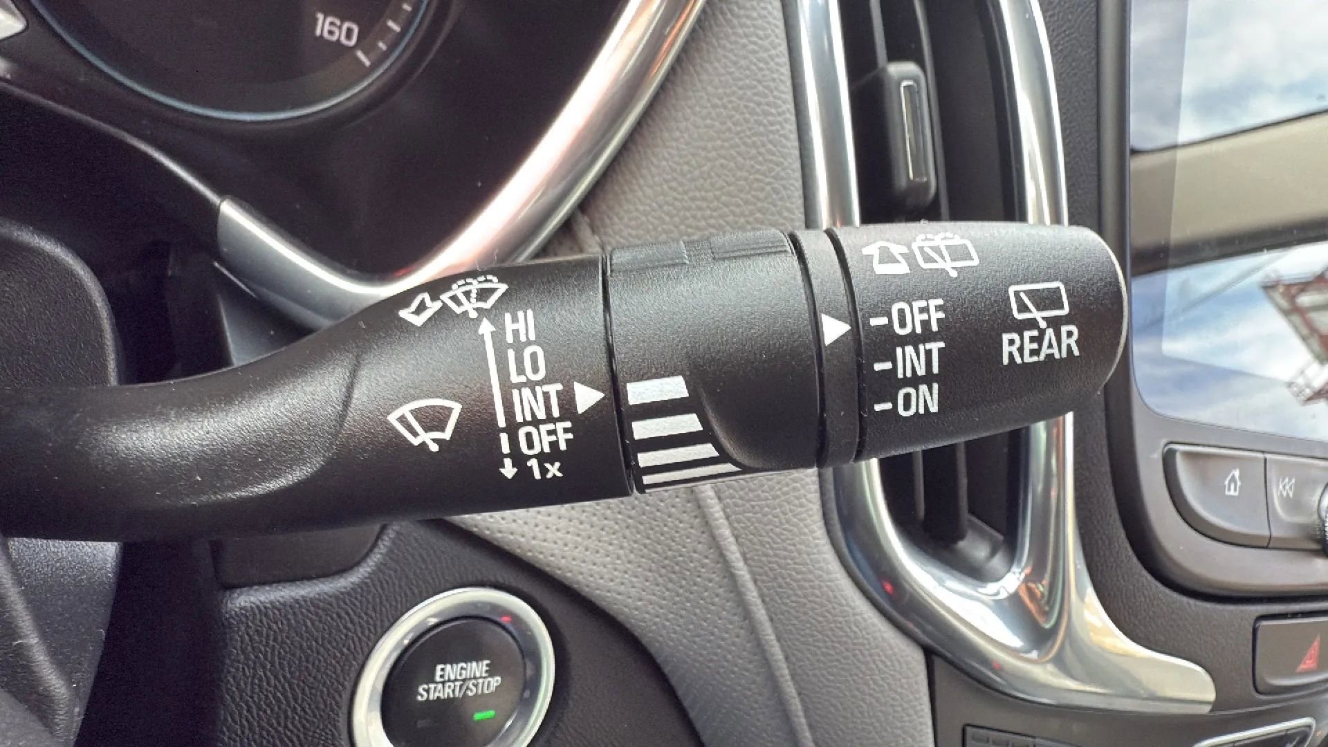 Used 2019 Chevrolet Equinox Premier AWD/4WD image 13