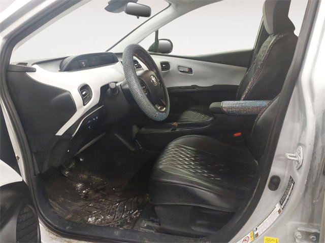 Used 2021 Toyota Prius LE image 9