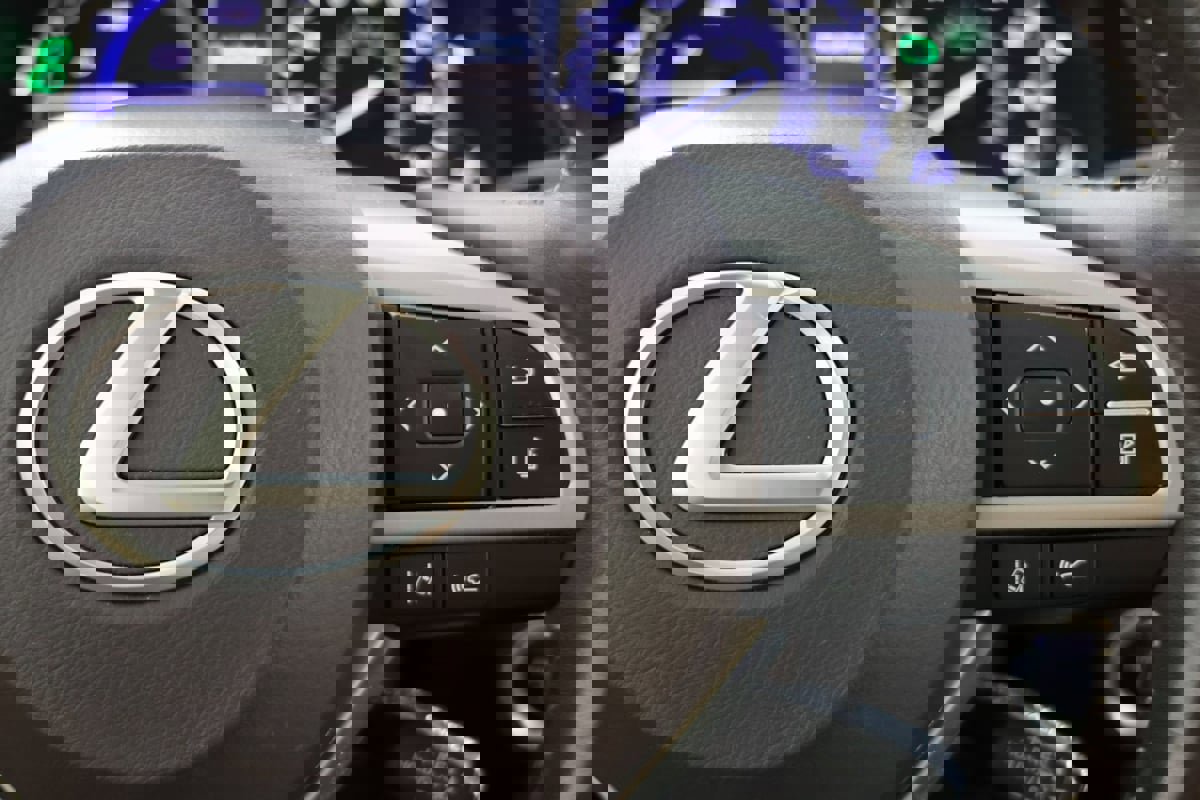 Used 2019 Lexus RX 450h AWD image 31