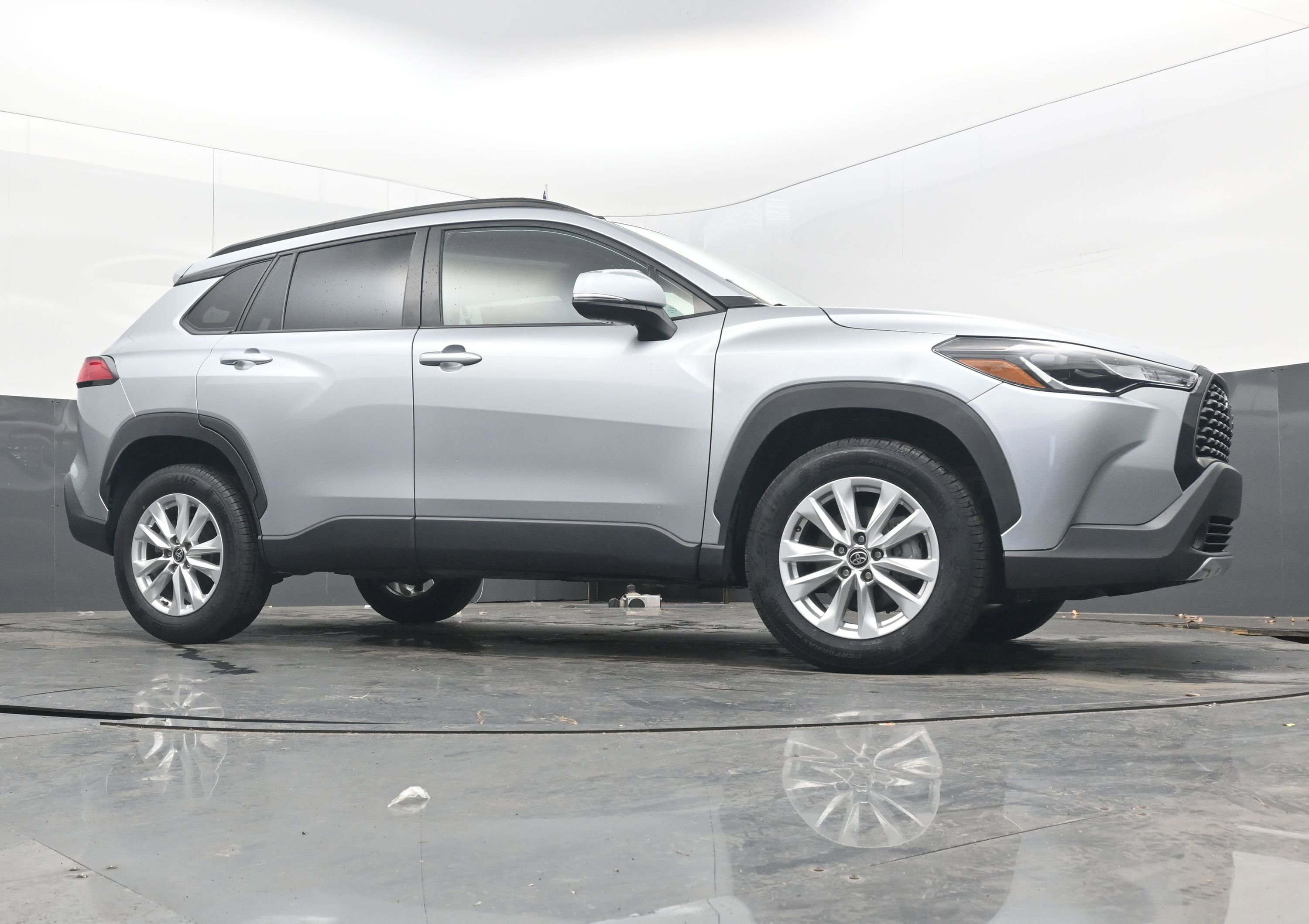 Used 2022 Toyota Corolla Cross LE image 22