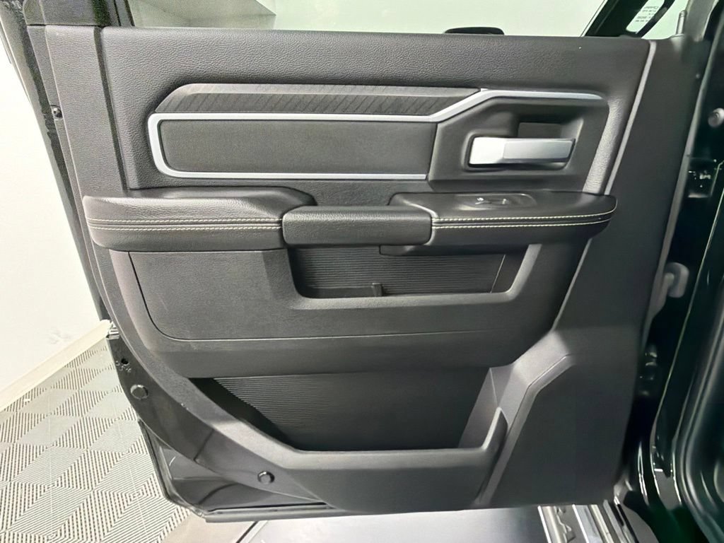 Used 2025 RAM 2500 Big Horn AWD/4WD image 36
