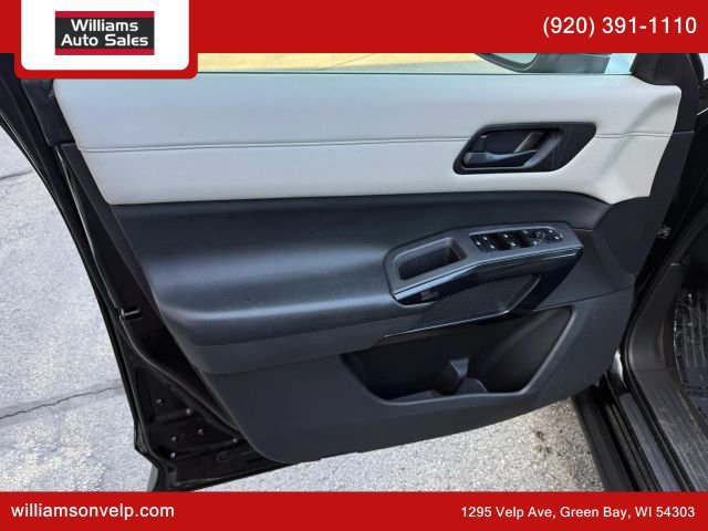 Used 2023 Nissan Pathfinder SV AWD/4WD image 10