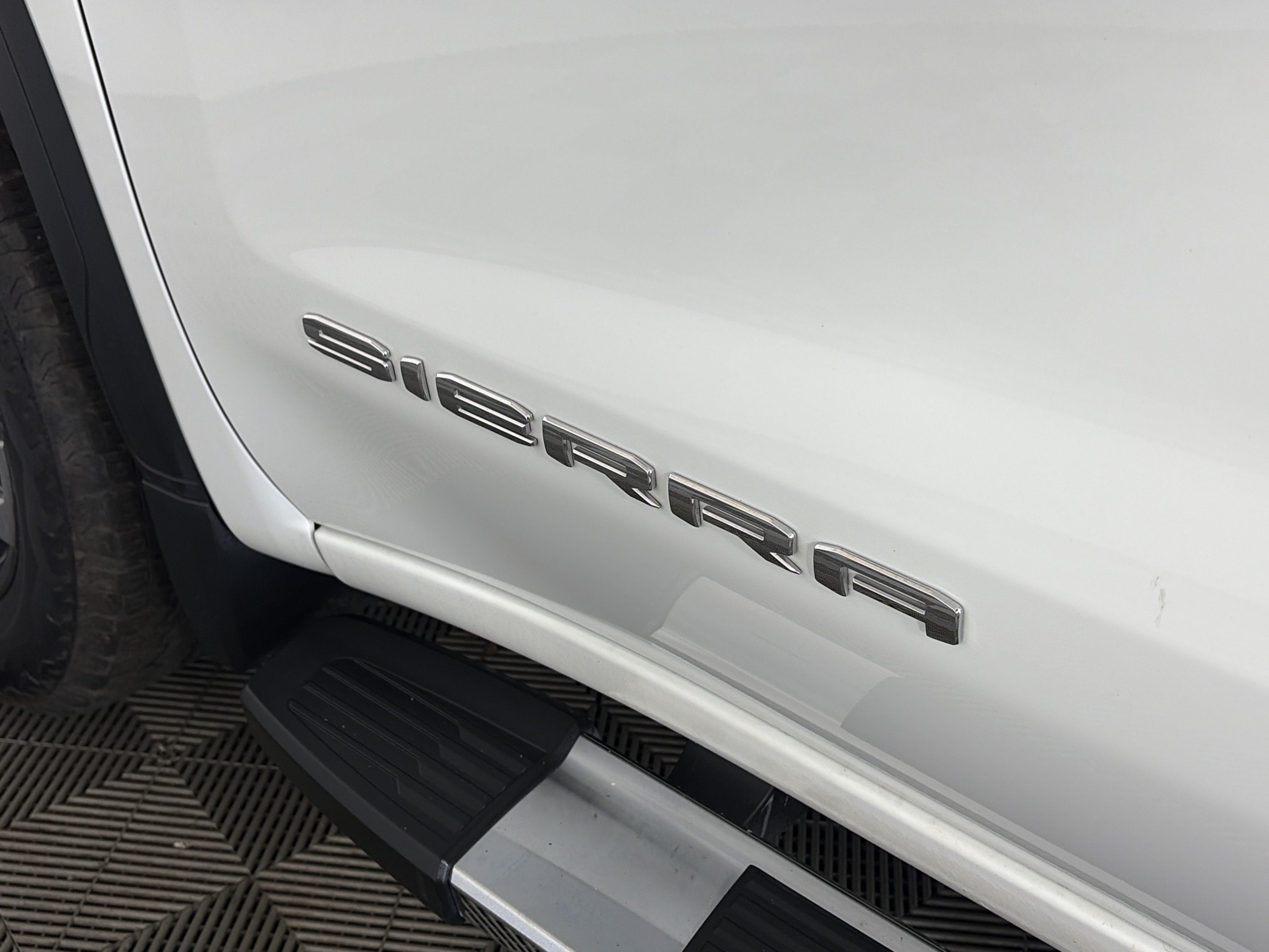 Used 2024 GMC Sierra 1500 SLT w/ SLT Premium Plus Package AWD/4WD image 18