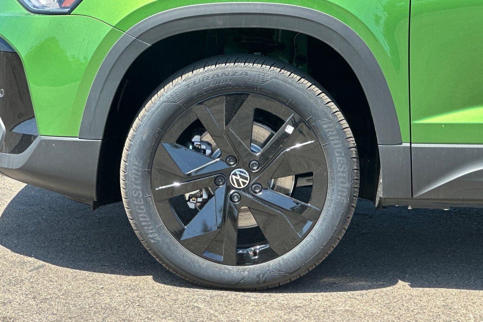 New 2026 Volkswagen Taos SE FWD image 24