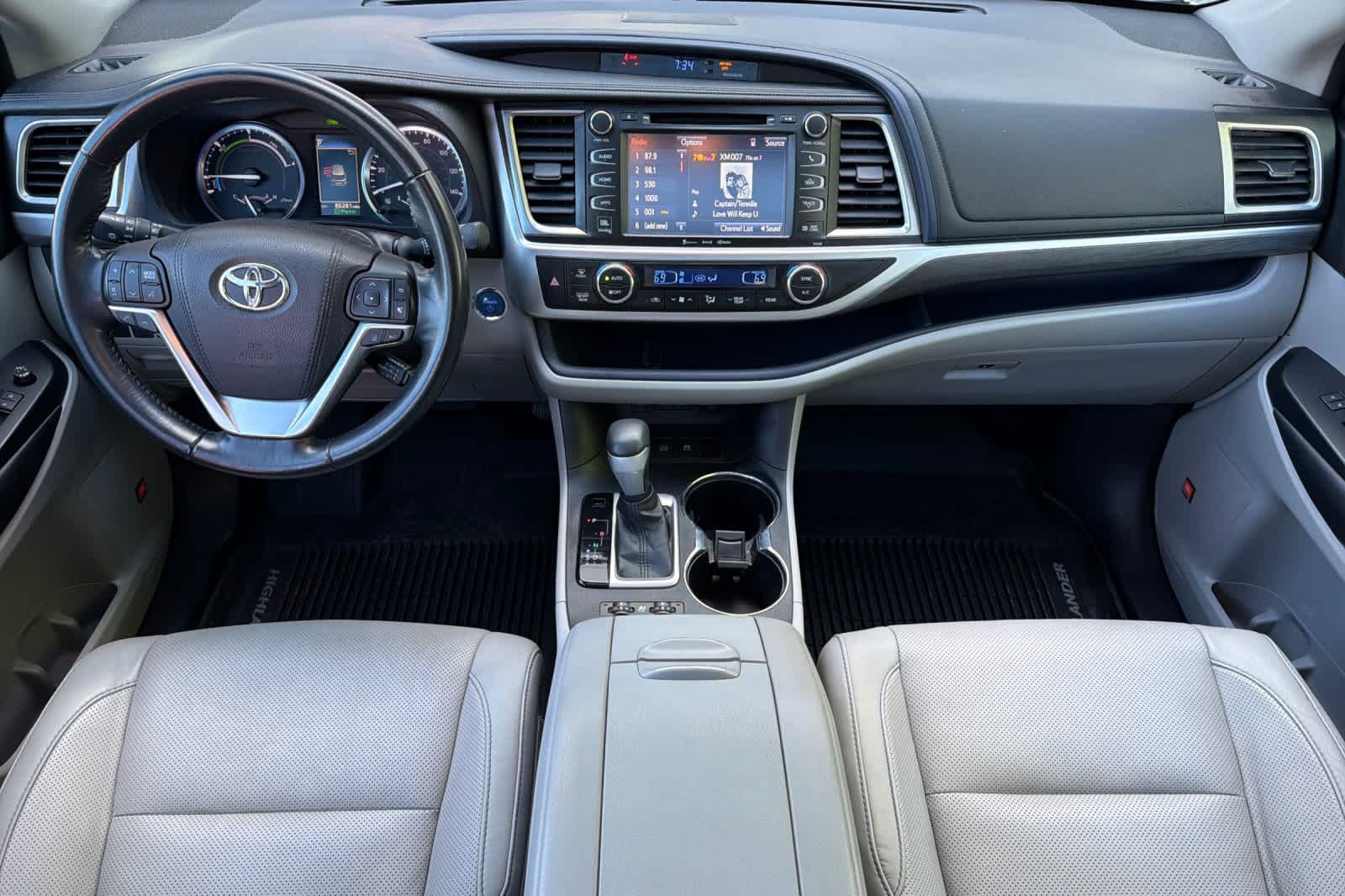 Used 2017 Toyota Highlander Limited AWD/4WD image 3