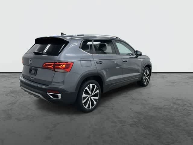 Used 2024 Volkswagen Taos SE FWD image 4