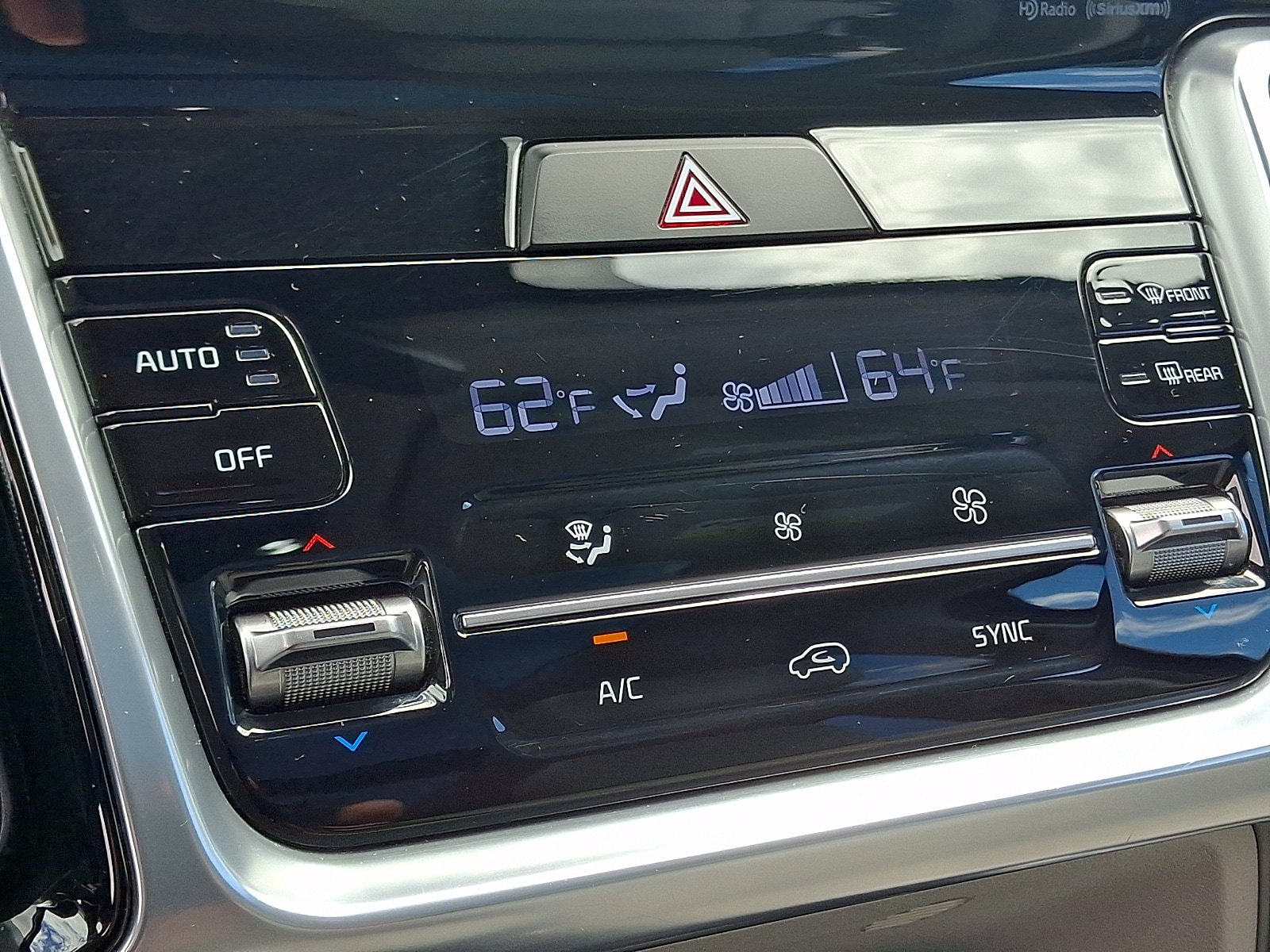 Used 2023 Kia Sorento SX AWD/4WD image 16