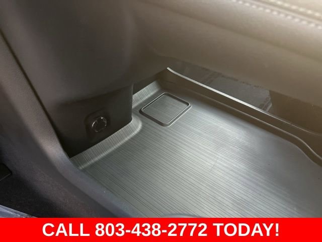 Used 2025 Toyota Sienna XLE image 27