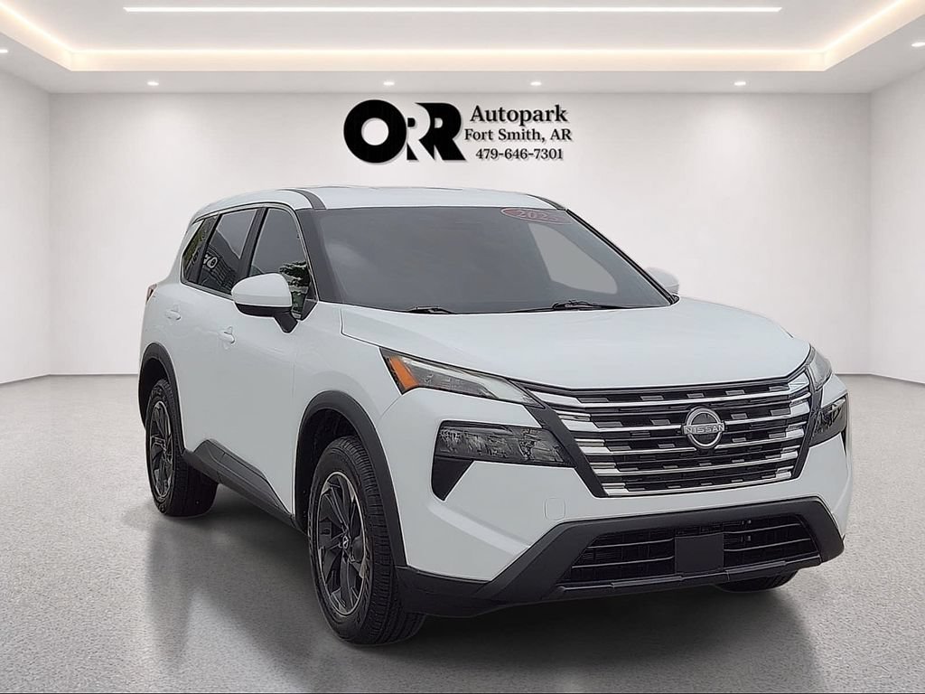 Used 2025 Nissan Rogue SV FWD image 1
