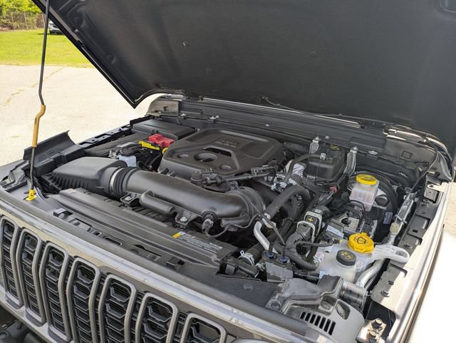 Used 2025 Jeep Wrangler Sport AWD/4WD image 33