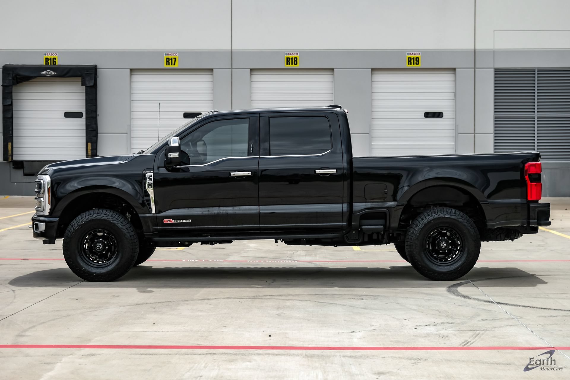Used 2024 Ford F350 Platinum w/ Tremor Off-Road Package AWD/4WD image 7
