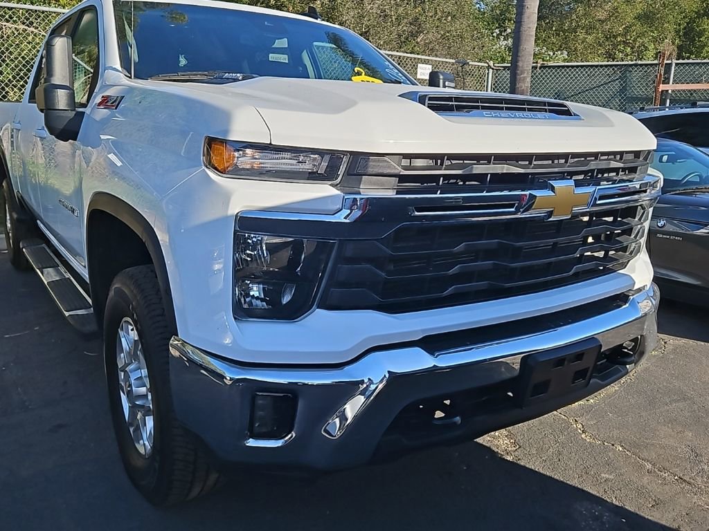 Used 2024 Chevrolet Silverado 2500 LT image 1