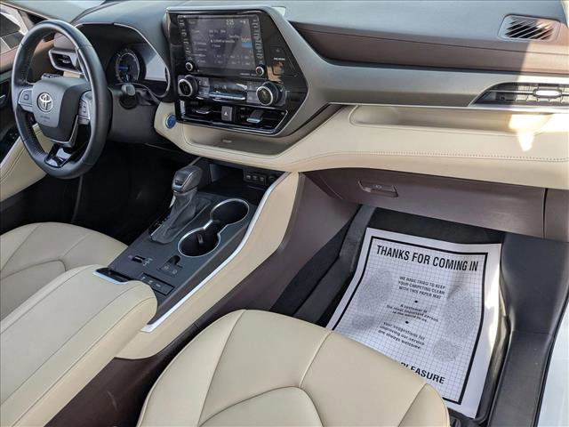 Used 2020 Toyota Highlander XLE image 19