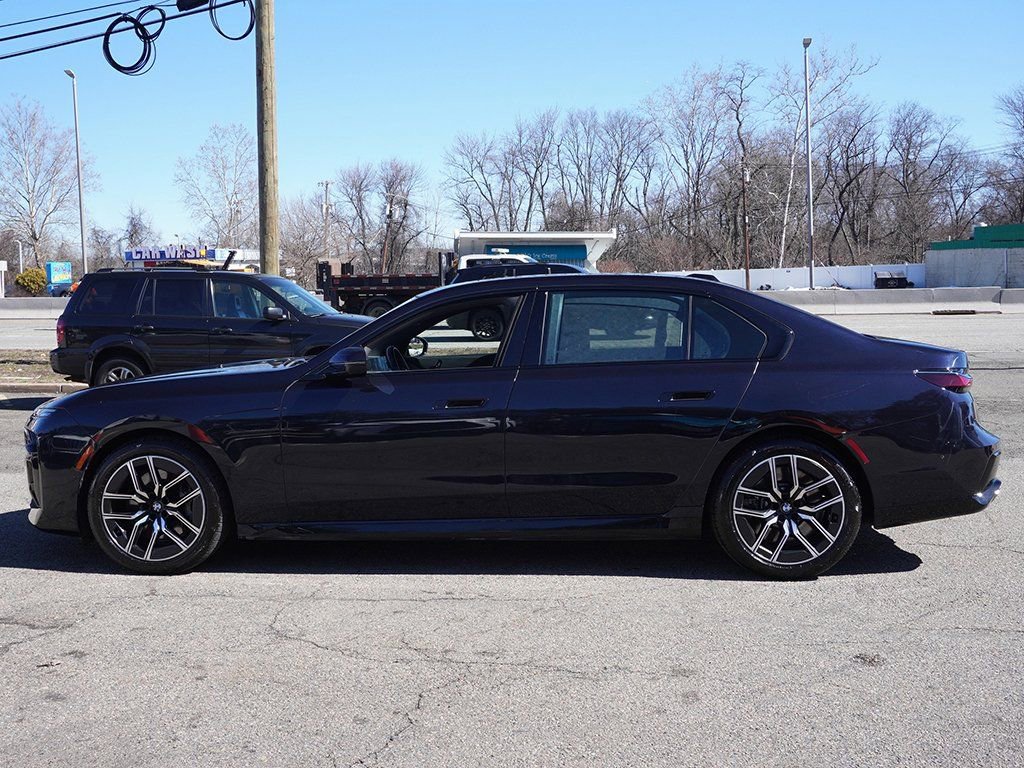Used 2023 BMW 760i xDrive image 19