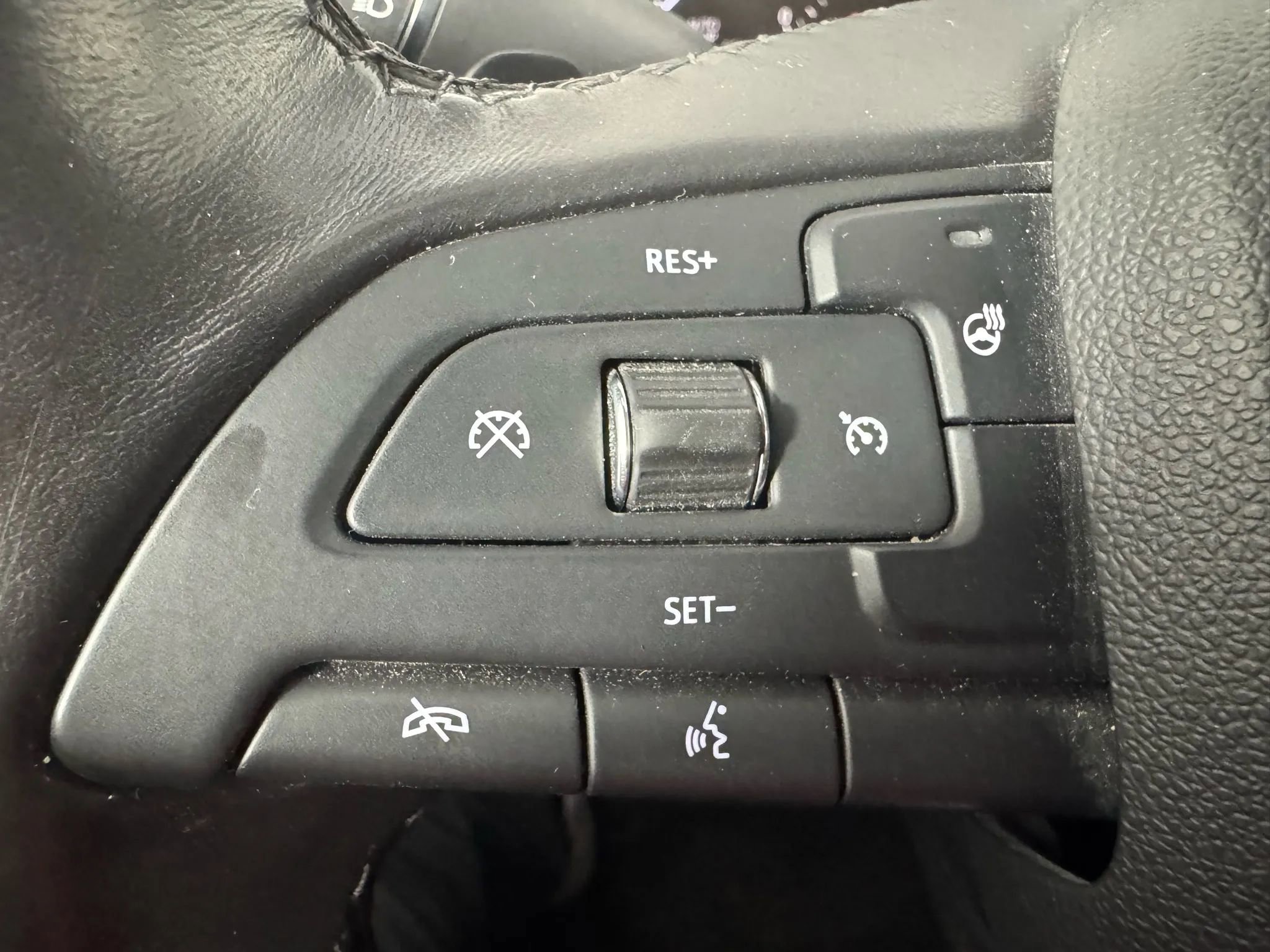 Used 2019 Cadillac XT4 Luxury w/ Cold Weather Package image 17