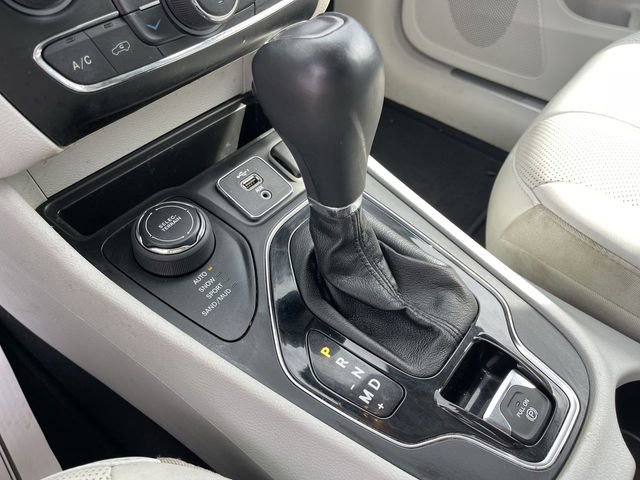 Used 2020 Jeep Cherokee Limited w/ Technology Group AWD/4WD image 20