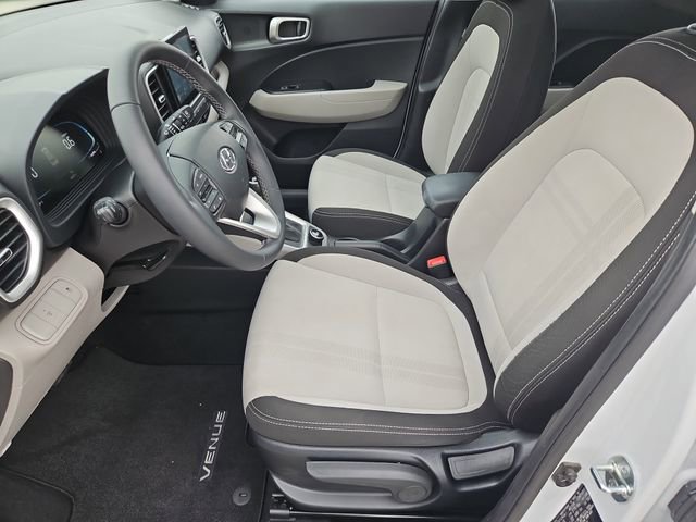 Used 2023 Hyundai Venue SEL image 13