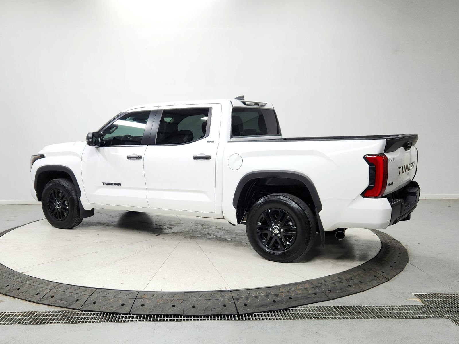 Used 2024 Toyota Tundra SR5 AWD/4WD image 5