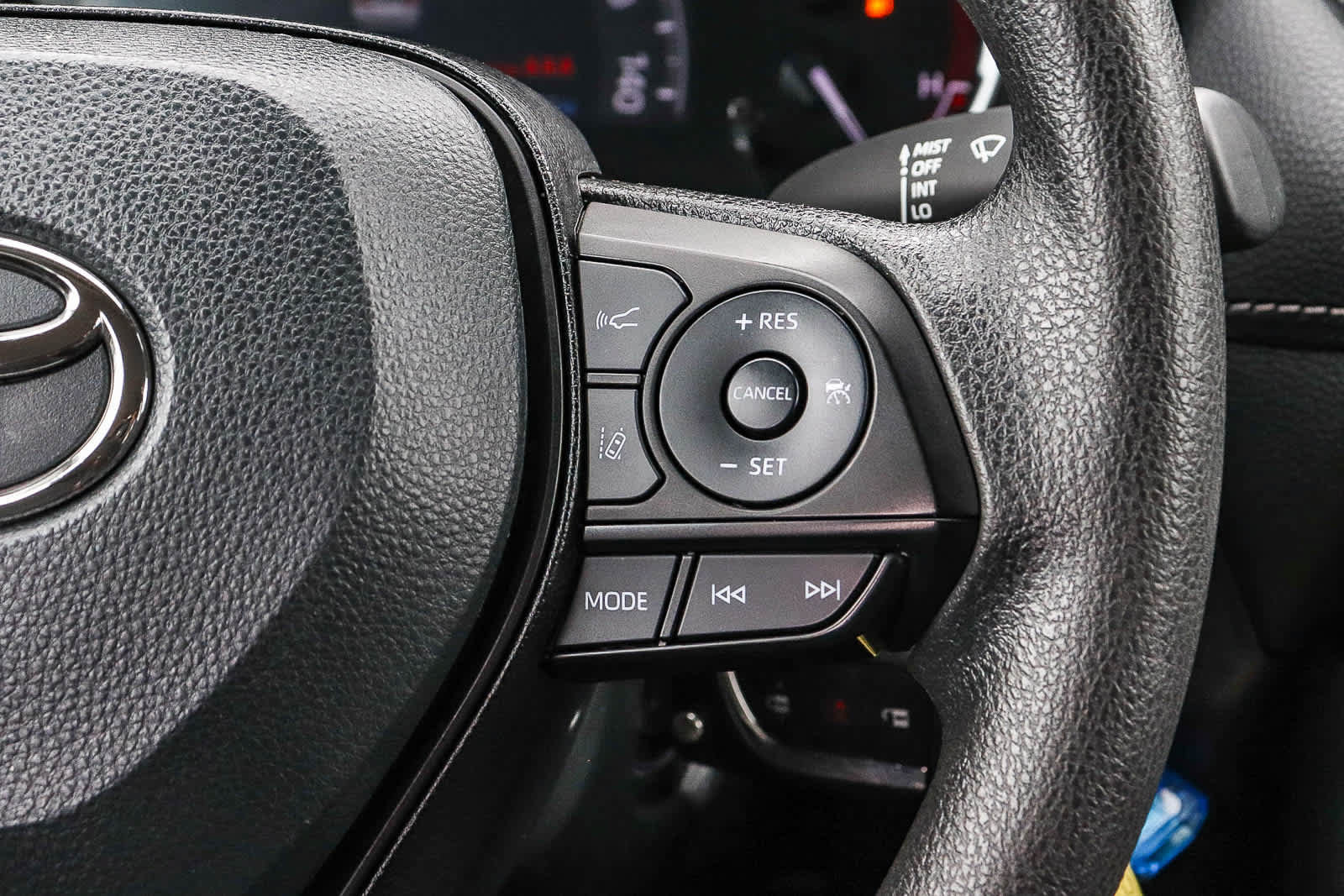 Used 2024 Toyota RAV4 LE AWD/4WD image 22