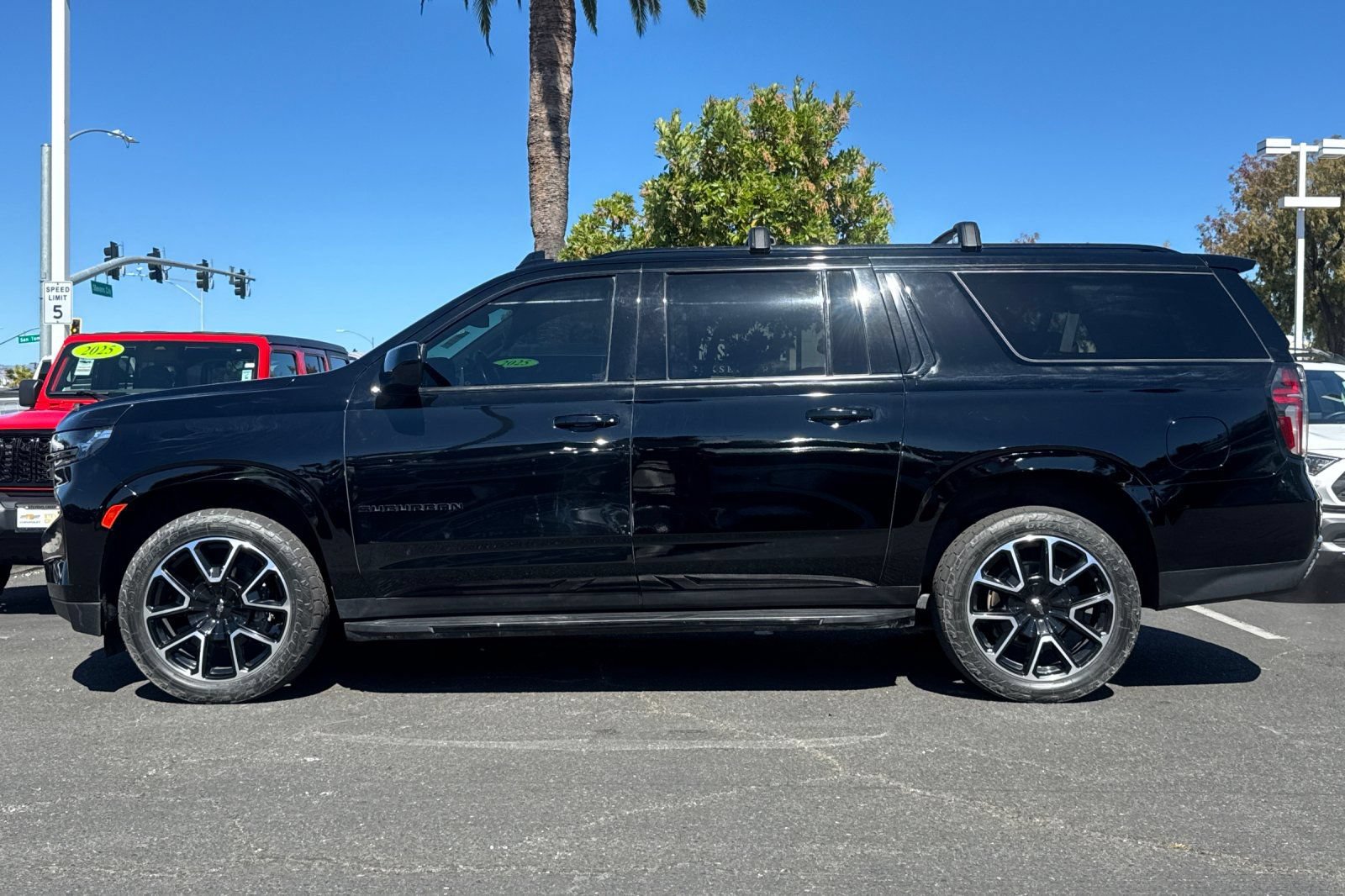 Used 2021 Chevrolet Suburban RST AWD/4WD image 8