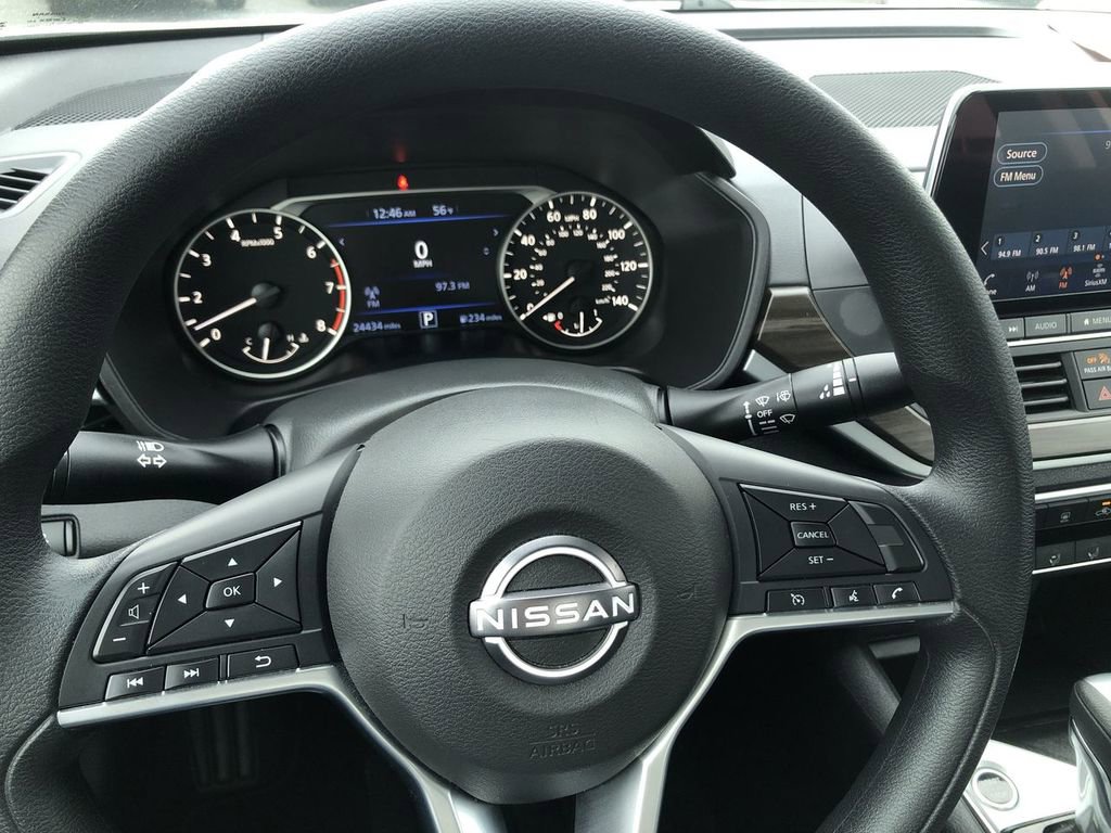 Used 2025 Nissan Altima 2.5 SV AWD/4WD image 14